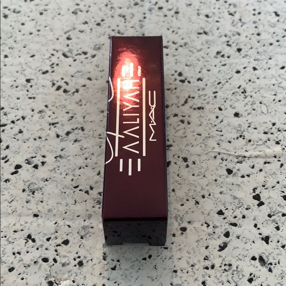 NWT MAC Cosmetics Aaliyah Try Again Matte Lipstick - Picture 9 of 10
